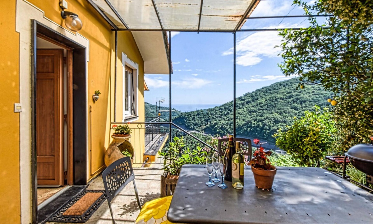 Teriasca House | Stunning home in Sori with WiFi