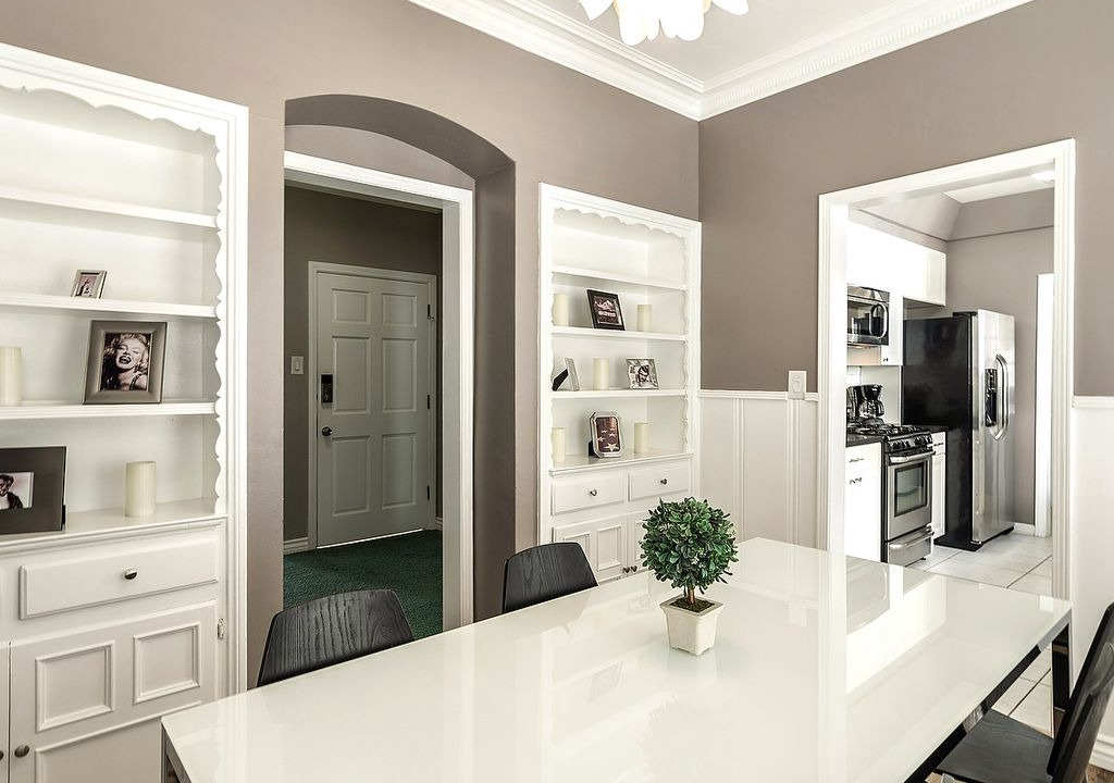 La Brea Apartment | Stunning NON SMOKING Family Friendly Home By the Grove