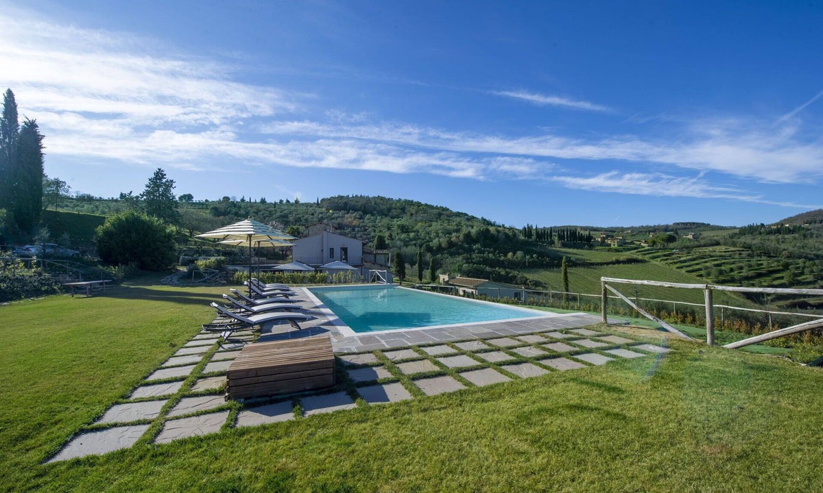 Panzano in Chianti Villa | Stunning private villa with private pool, WIFI, hot tub, A/C, TV, patio, close to Greve In Chianti