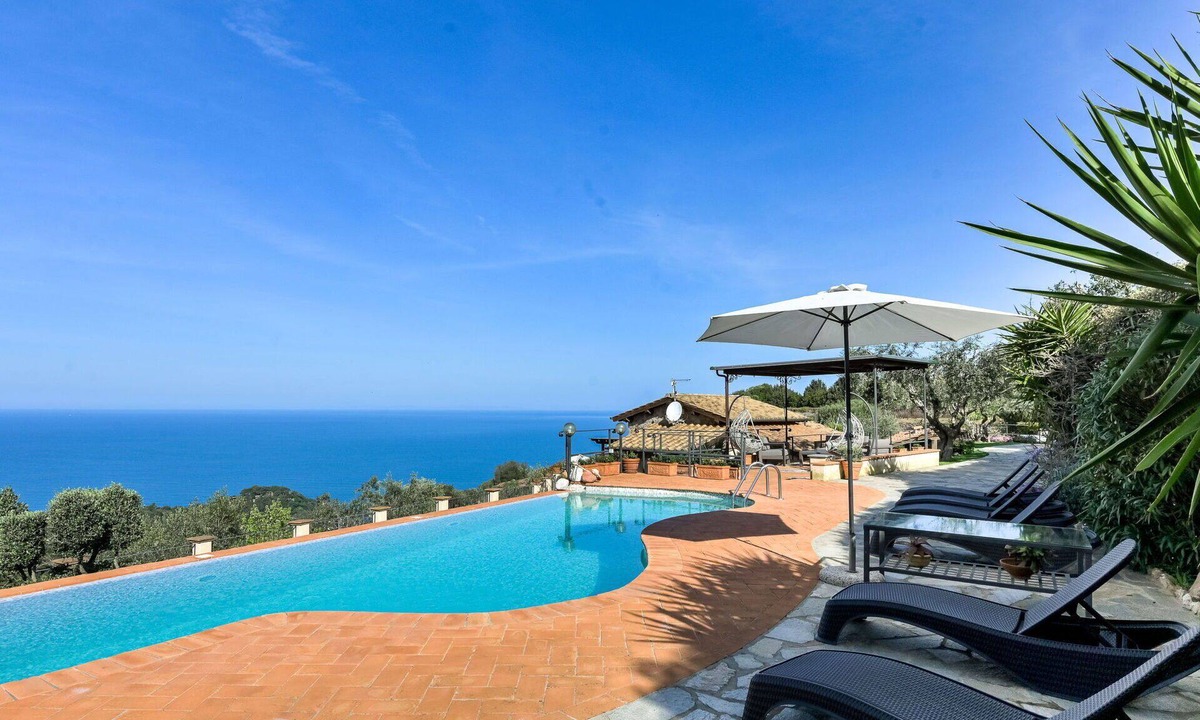 Monte Argentario Villa | Stunning private villa for 8 guests with WIFI, private pool, TV and patio