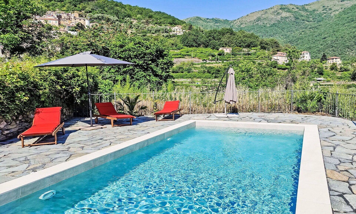 Prela House | Stunning private villa for 6 guests with WIFI, pool, TV, terrace and pets allowed