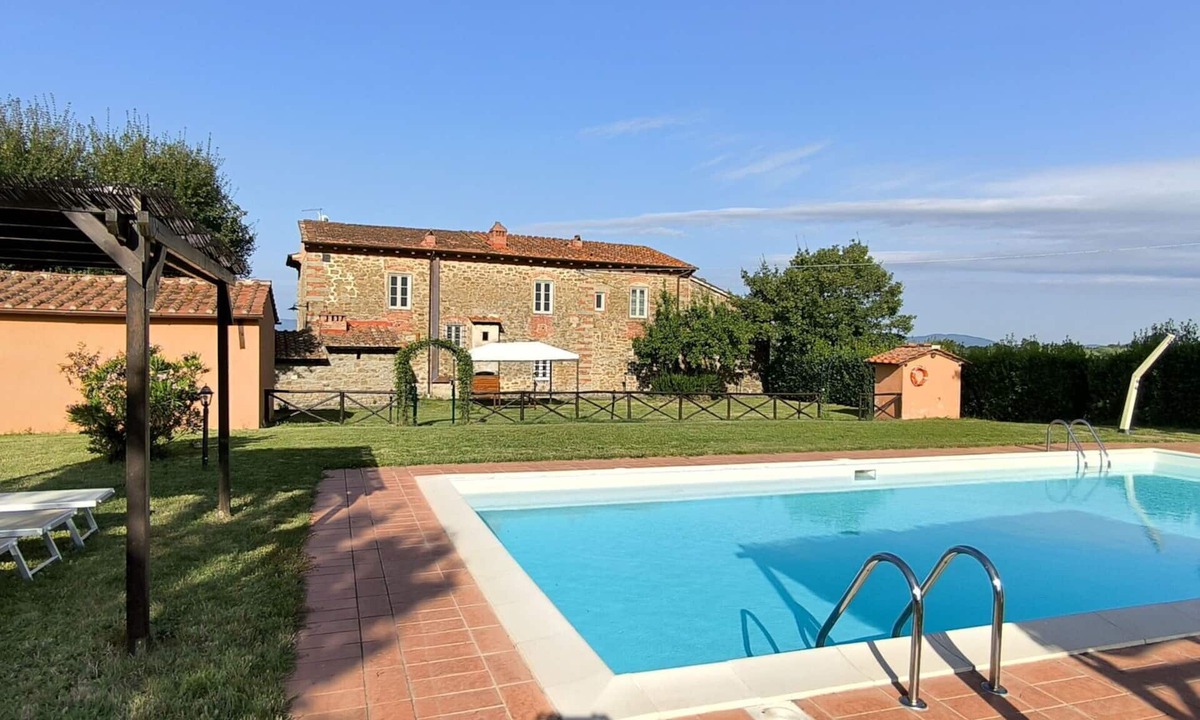 Terranuova Bracciolini Villa | Stunning private villa for 11 people with private pool, WIFI, TV, pets allowed and panoramic view