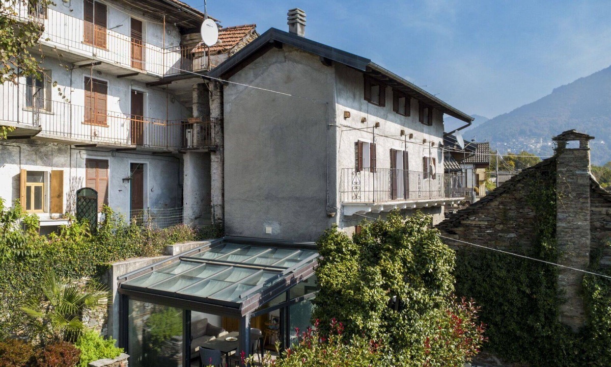 Caprezzo House | Stunning private villa for 6 guests with WIFI, TV and patio