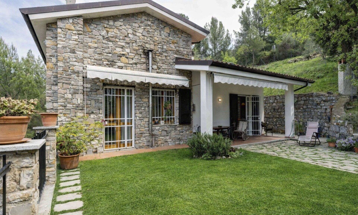 Cervo Villa | Stunning private villa for 5 guests with WIFI, patio, pets allowed and panoramic view