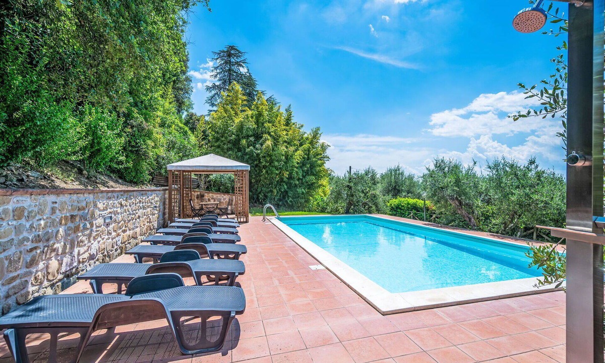 San Feliciano Villa | Stunning private villa for 8 people with A/C, WIFI, private pool, TV, patio and pets allowed
