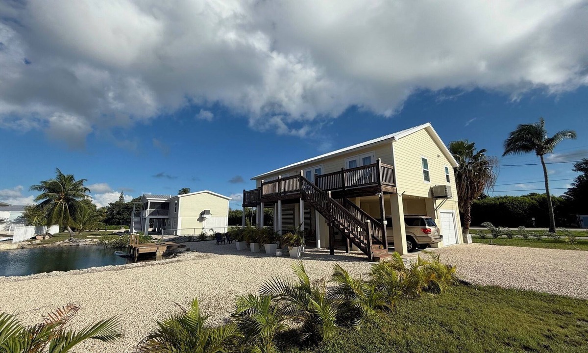 Sugarloaf Shores House | Stunning Sugarloaf, 3 bed house on huge plot to accomodate your RV or boat.
