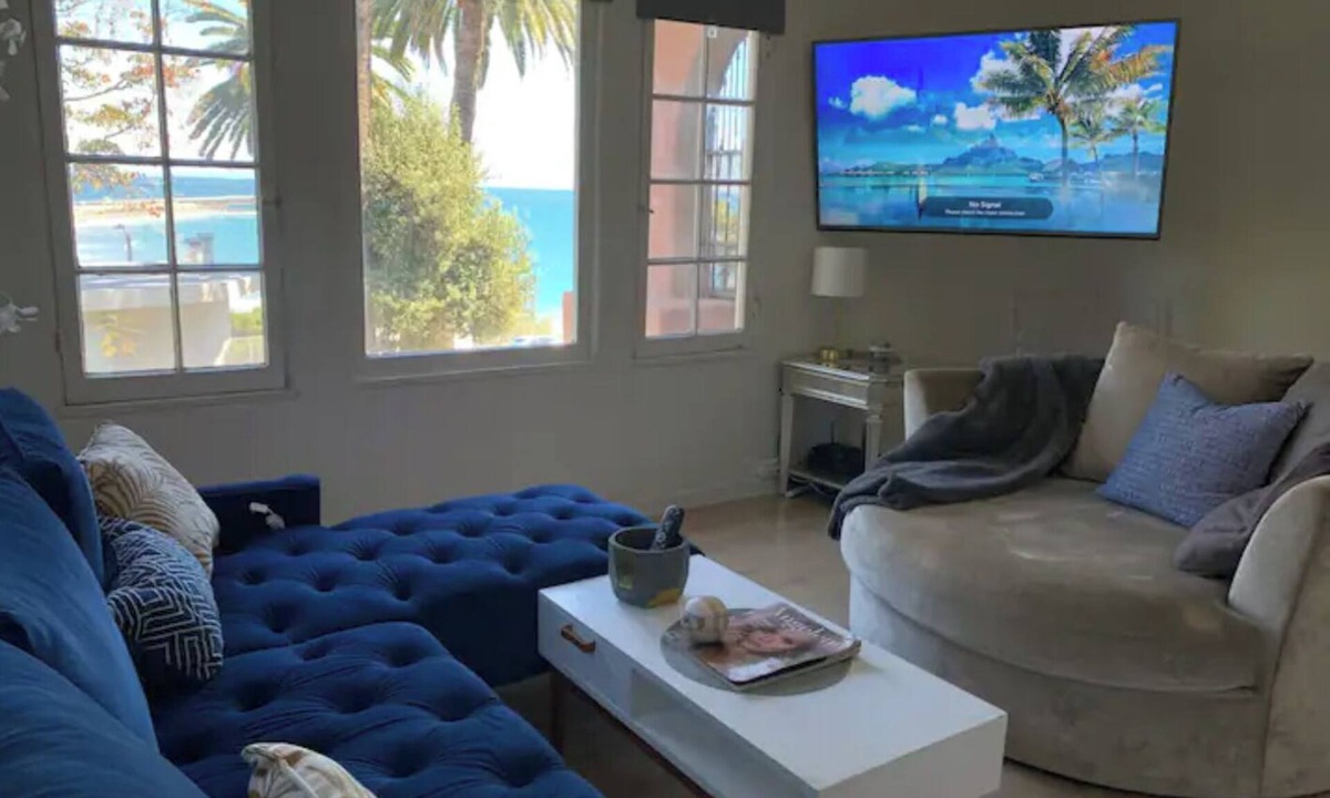 Fort MacArthur House | Stylish Beachside. Parking.Views. FrontofBdg.