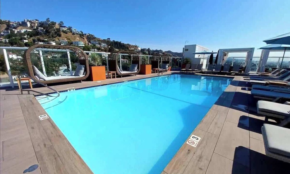 Hollywood Apartment | Stylish Hollywood 2BR apt with Rooftop Pool