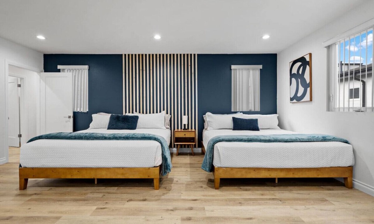Lynwood House | Stylish New home Near DTLA, Disneyland, SOFI
