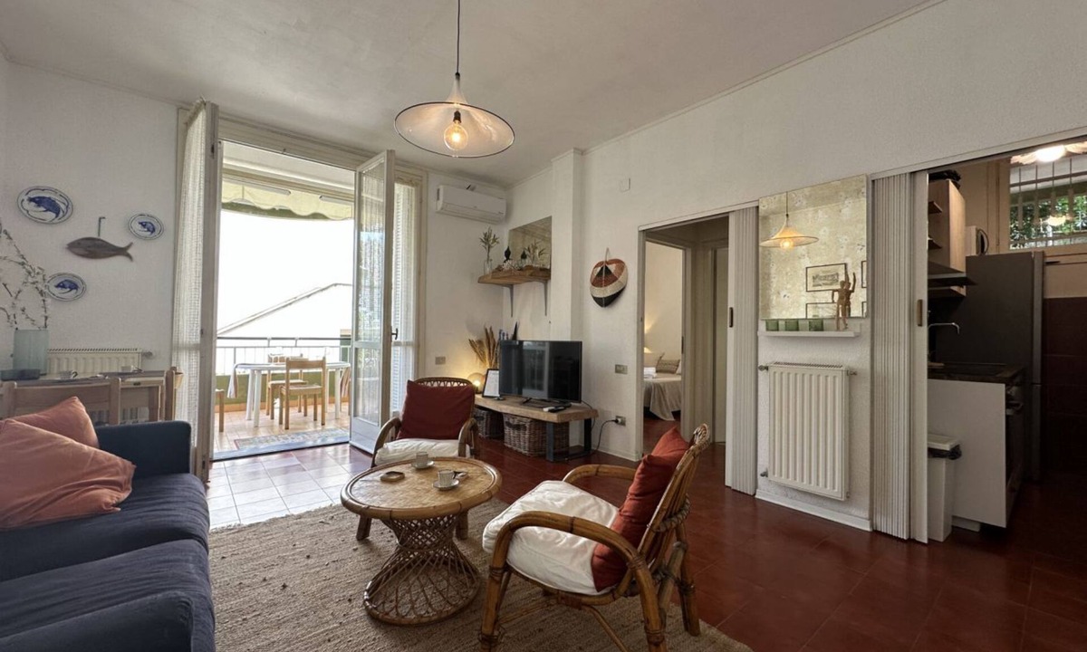 Varazze Apartment | [Suite with Pool] Free Garage A/C Smart TV