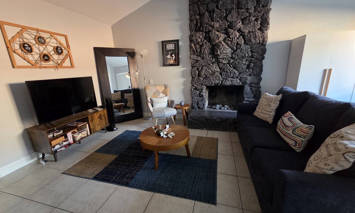 Gardena House | Sunny SoCal Guesthouse w/Private Entry + Parking + Washer/Dryer