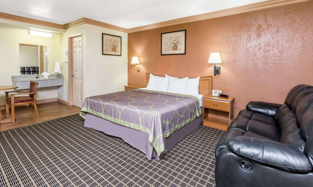 Azusa Hotel | Super 8 by Wyndham Azusa
