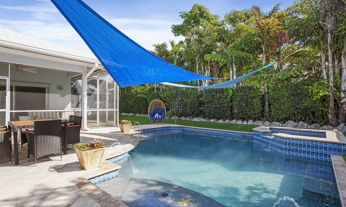 Tavernier House | Superb Keys home w/heated pool, jacuzzi, fast wifi & more!