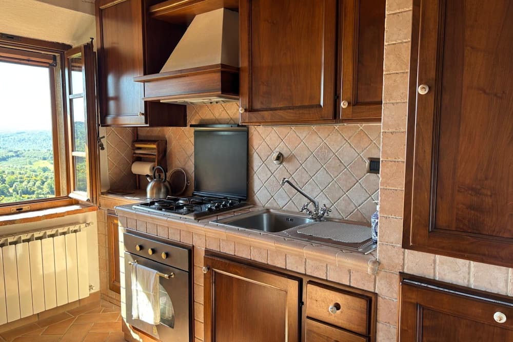 Castelmuzio House | Tana Nerli – Historic Country Retreat Blending Comfort and Design