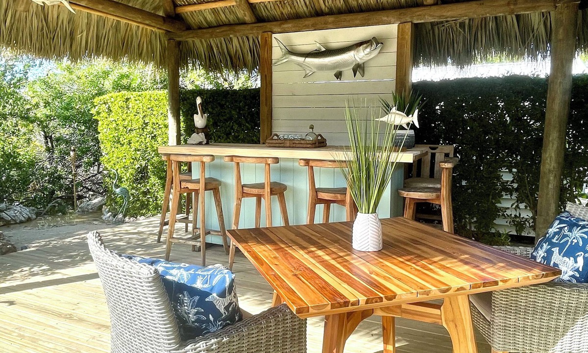 Twin Lakes House | Tarpon Villa- Pool, Outdoor Tikihut,Tranquil Paradise