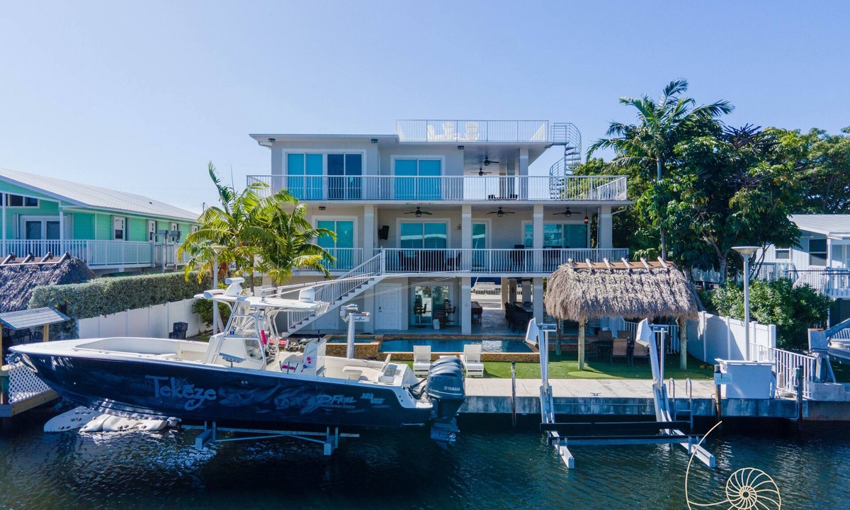 Tavernier House | Tekeze ~ Relaxed Resort Style Home with 5 Bedrooms, Pool & Dockage