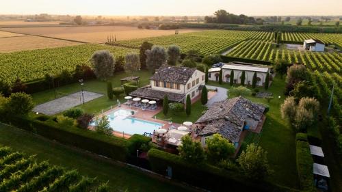 Borgo Montone House | Tenuta La Rotta - Rooms & Pool