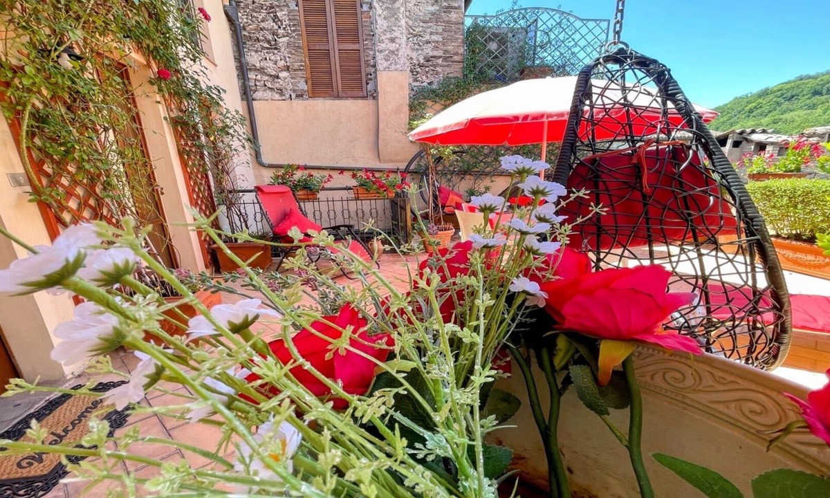Spoleto Apartment | TERRAZZA BELLA/CAR UNNECESSARY/PEDESTRIAN CENTRAL/SLPS 5/ROME 1 HR