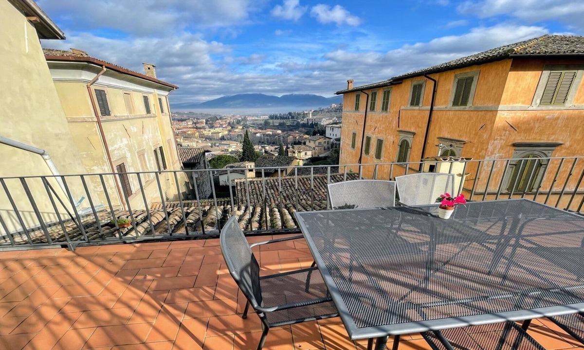 Spoleto Apartment | TERRAZZA DUOMO/SPOLETO CENTRE/PEDESTRIAN/SLPS 6/WIFI/ROME 1 HR