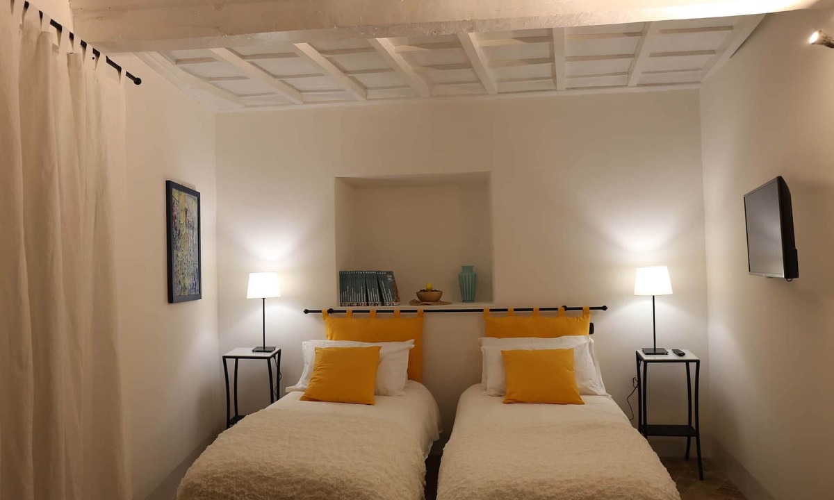 Veroli Bed & Breakfast | The "Amber" Pomegranate