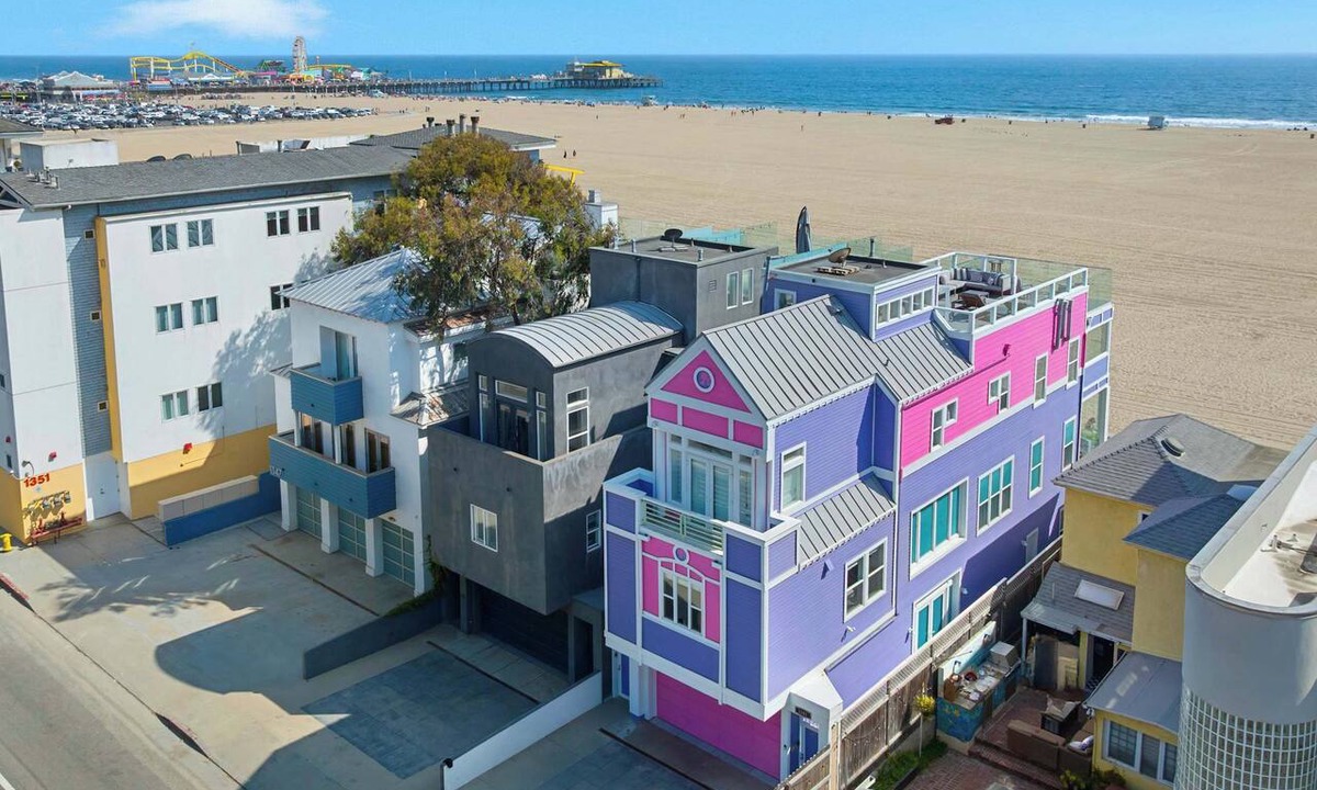 Downtown House | The Barbie Beach House