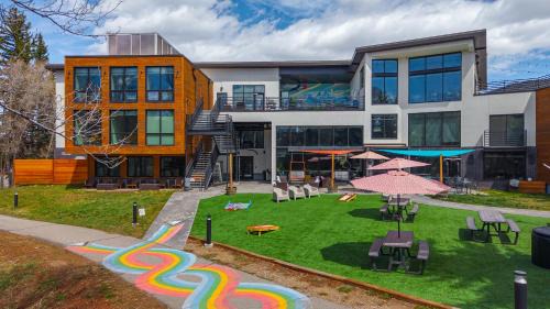 Silverthorne Hotel | The Block Hotel & Commons