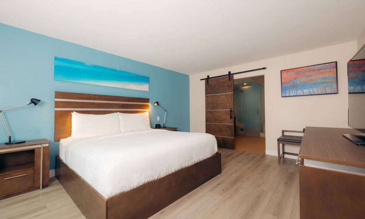 Harbor Hotel | The Cove Hotel, One Bedroom Suite | Poolside Cabanas, Wave Lounge & More