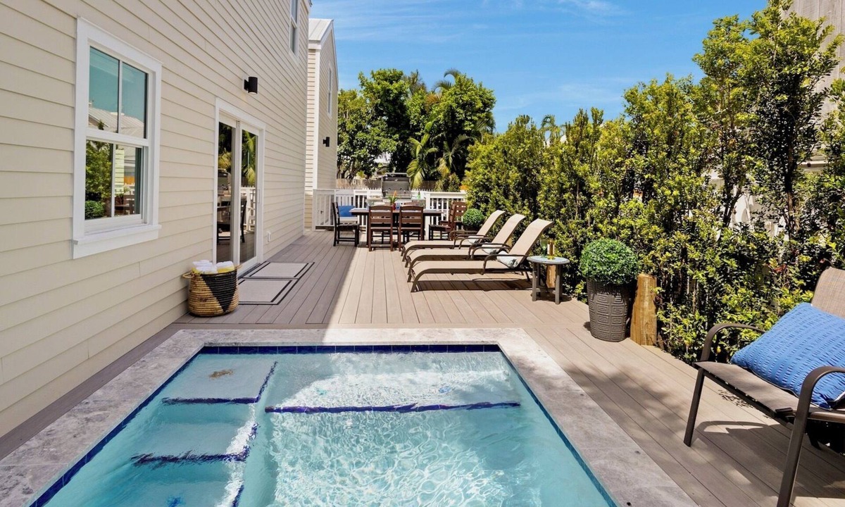 Uptown - Upper Duval House | *THE DUKE & THE DUCHESS @ DUVAL* Compound w/Pool & Hot Tub + LAST KEY SERVICE