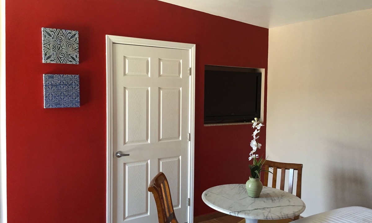 Lynwood Hotel | The Fly Inn