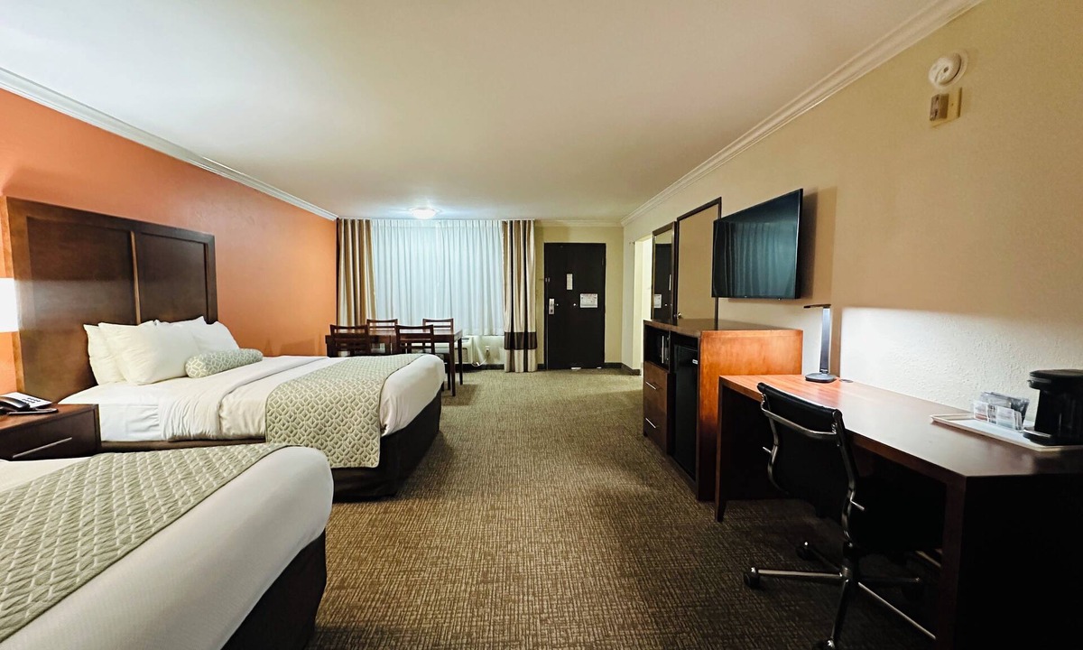 Eagle Rock Hotel | The Hills Inn Eagle Rock - Near Old Town Pasadena