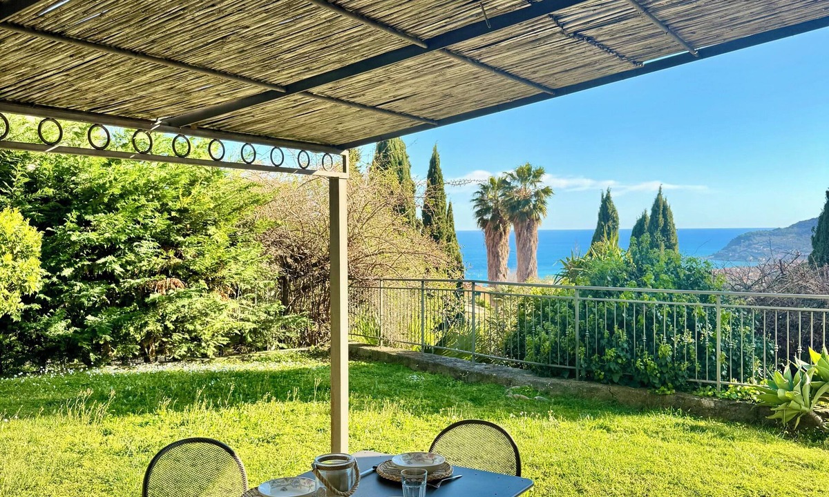 Monade Santa Lucia Apartment | The House with a Blue Garden and Ocean View