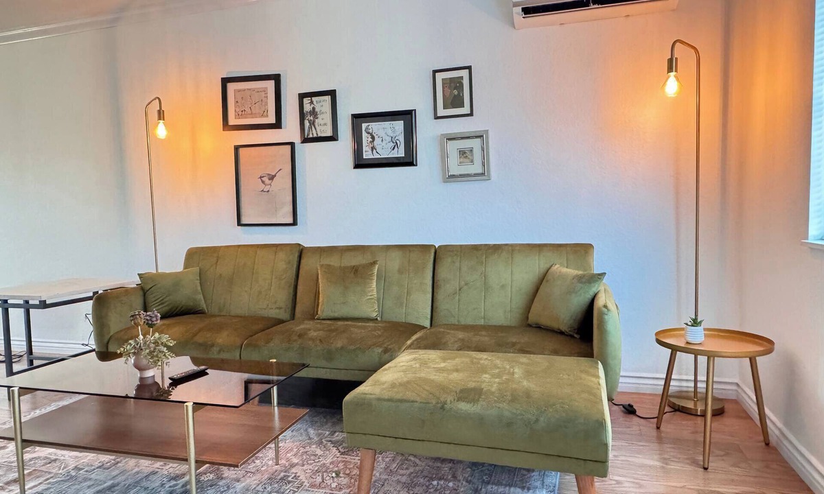 Central San Pedro House | The Jasmine, Cozy Home w/Patio + Parking & AC.