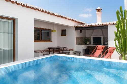 Odeceixe House | The Old House with Heated Pool, BBQ, Fireplace