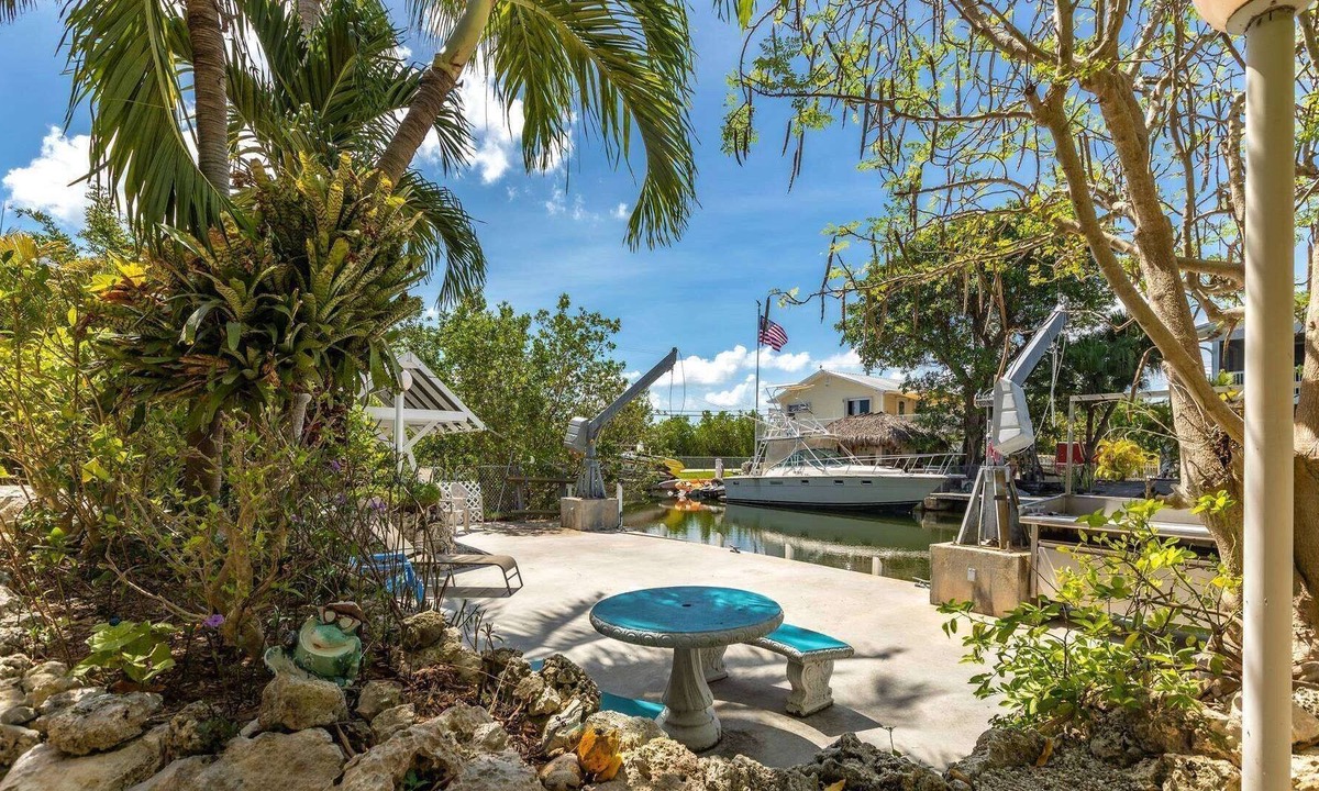 Eden Pines House | The Pineapple Cottage: Live Your Best Keys Life, 3BR Canal Front Home, Dockage & Pet-Friendly Bliss!