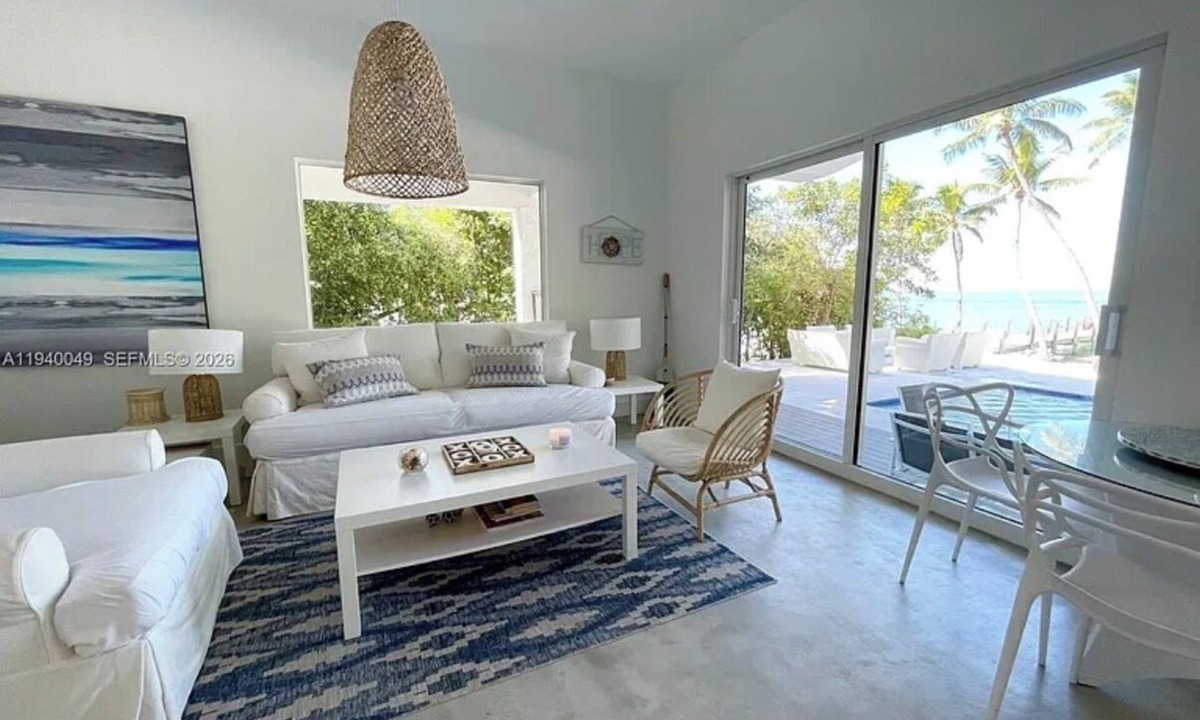 Monroe County House | the sunny island
