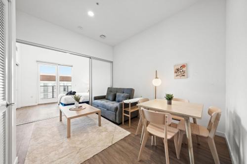 West Gateway Apartment | Top-Floor Gem & Heated Pool Walk to Attractions