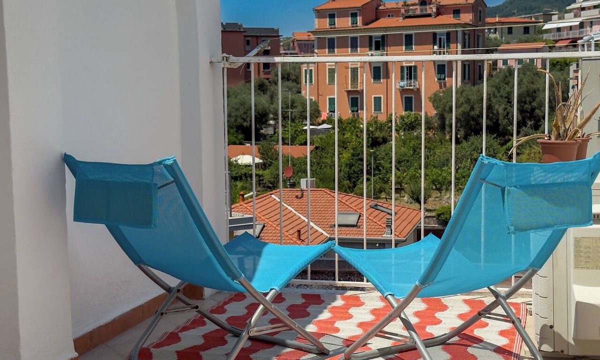 Lerici Apartment | Top floor with a spacious terrace, parking space, air conditioning, and an elevator