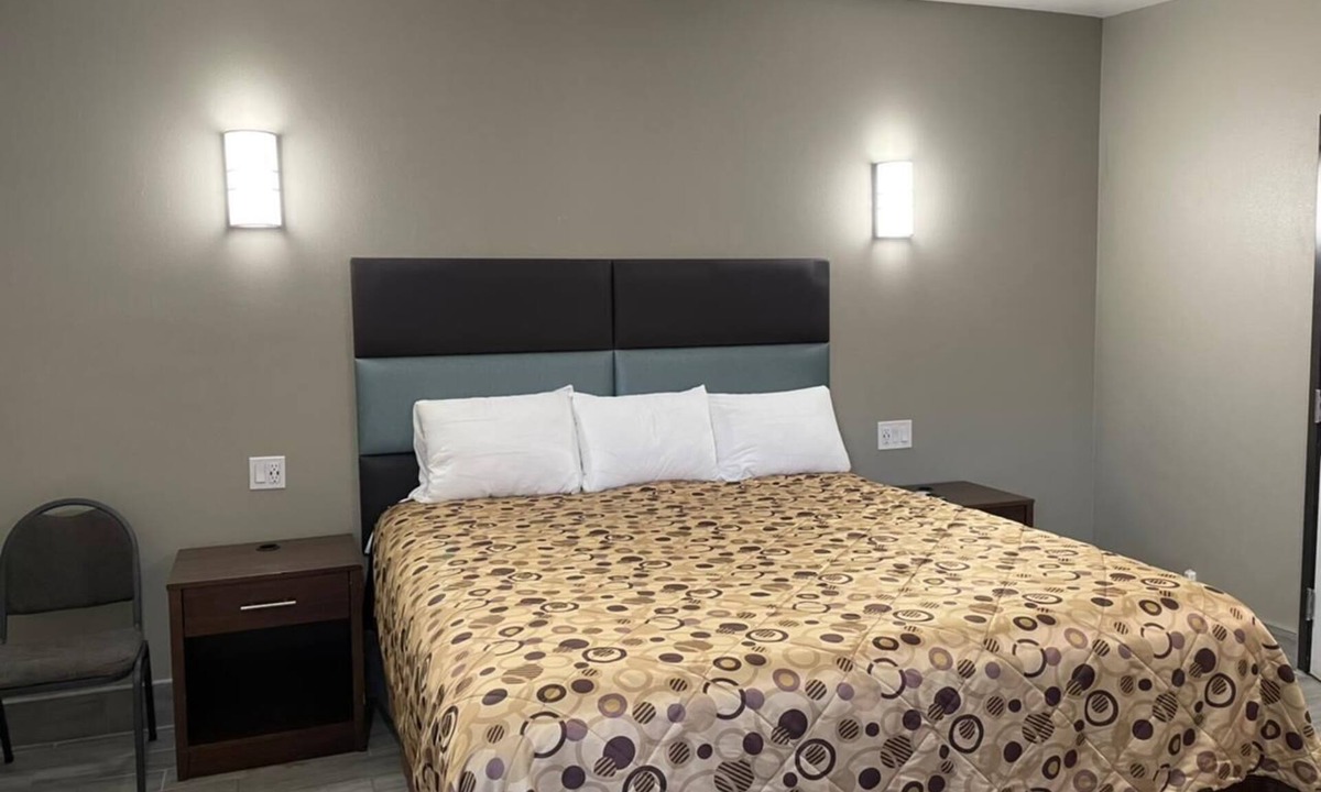 Lynwood Hotel | Town House Motel
