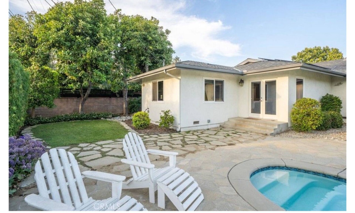 Claremont House | Tranquil 5-bedroom house with AC in charming Claremont