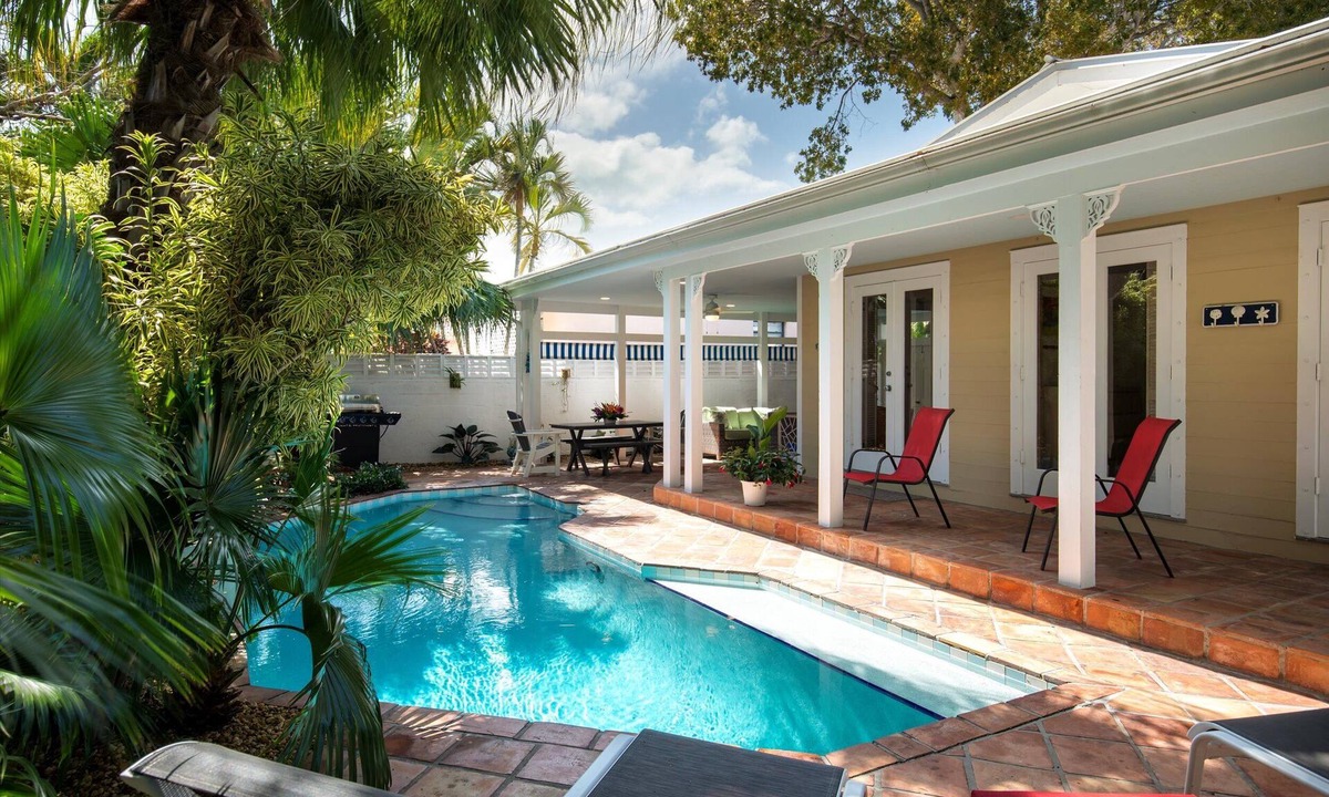 Midtown House | Tranquil Beauty-Private Pool - Outside Lanai-Beaches Nearby