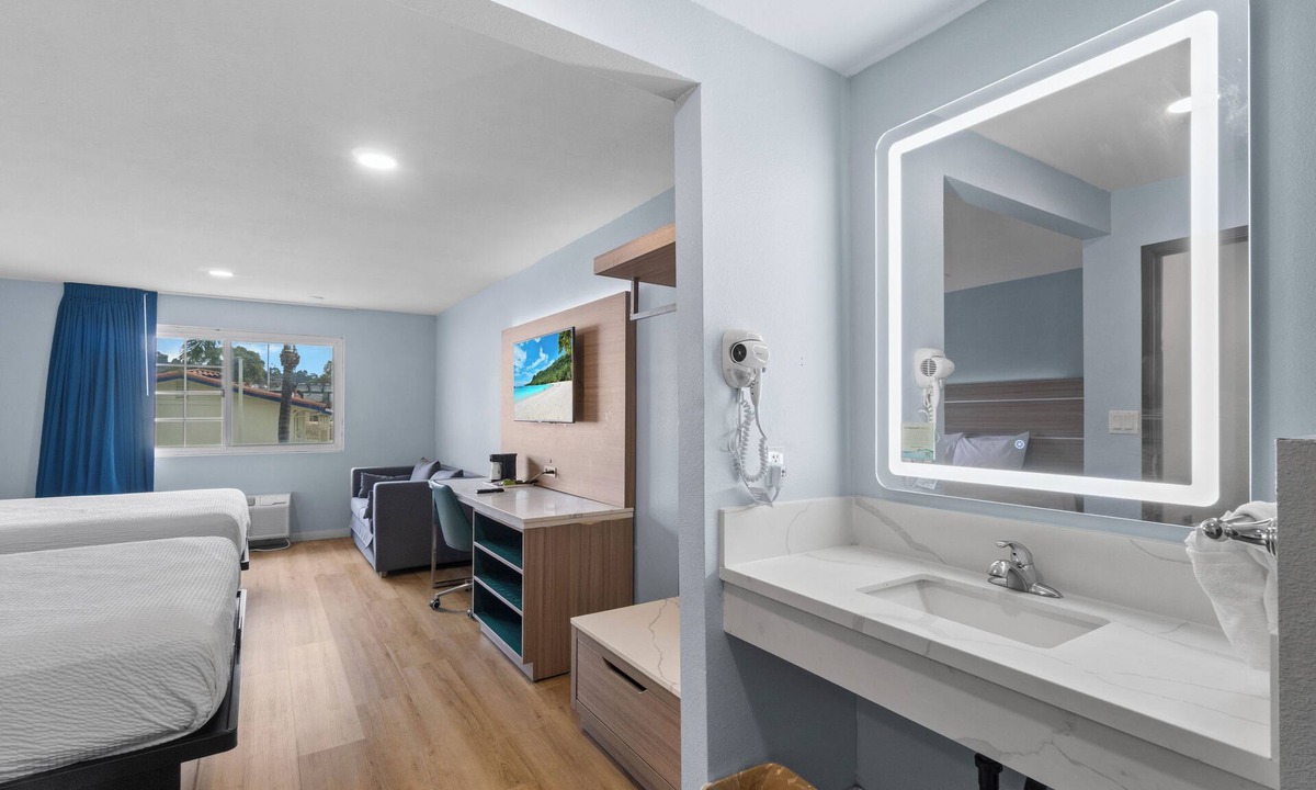 Bonita Hotel | Travelodge by Wyndham Fairplex Pomona