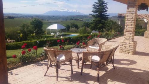 Citta Sant'Angelo Apartment | Tre Laghi Countryhouse Rustic Home with pool