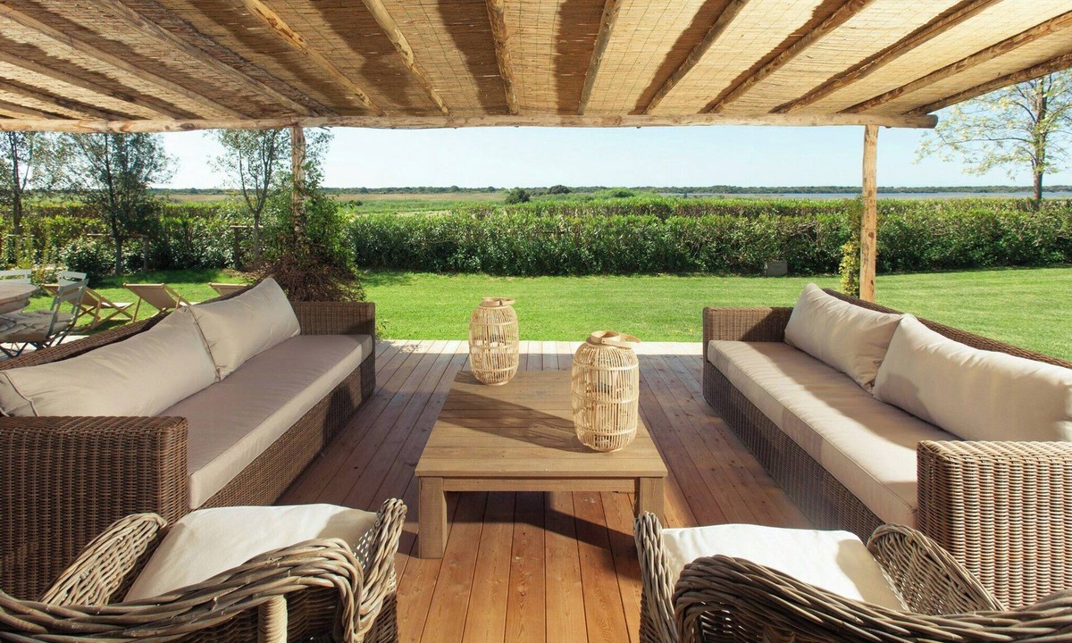 Capalbio House | Tuscan coastal villa with lake view