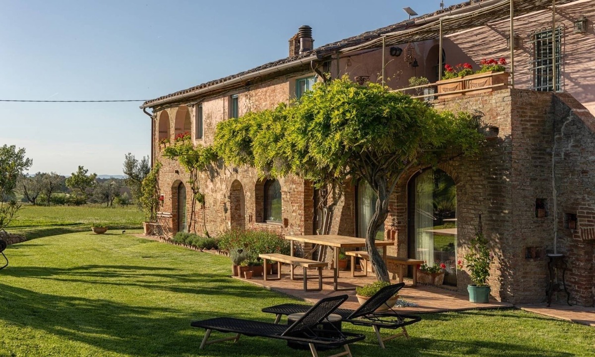 Ferretto Apartment | Tuscan Farmhouse among vineyards and olive grows of Cortona countryside