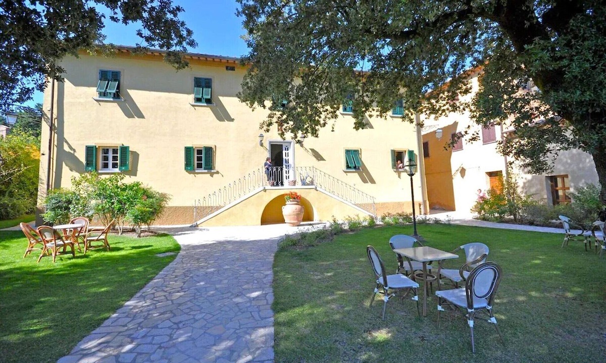 Volterra Apartment | Tuscan Holiday Retreat with Pool for 6