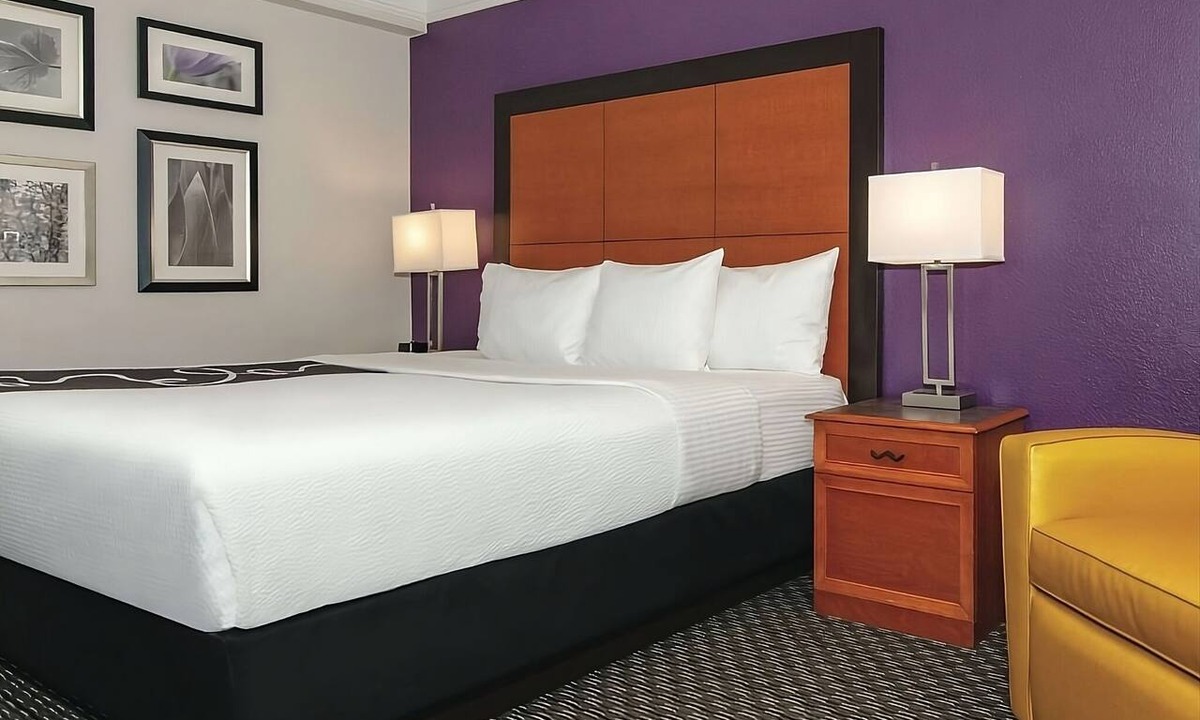 Guasti Apartment | Vacation Day Is Always A Great Idea! Enjoy Comfortable unit and Free Parking!