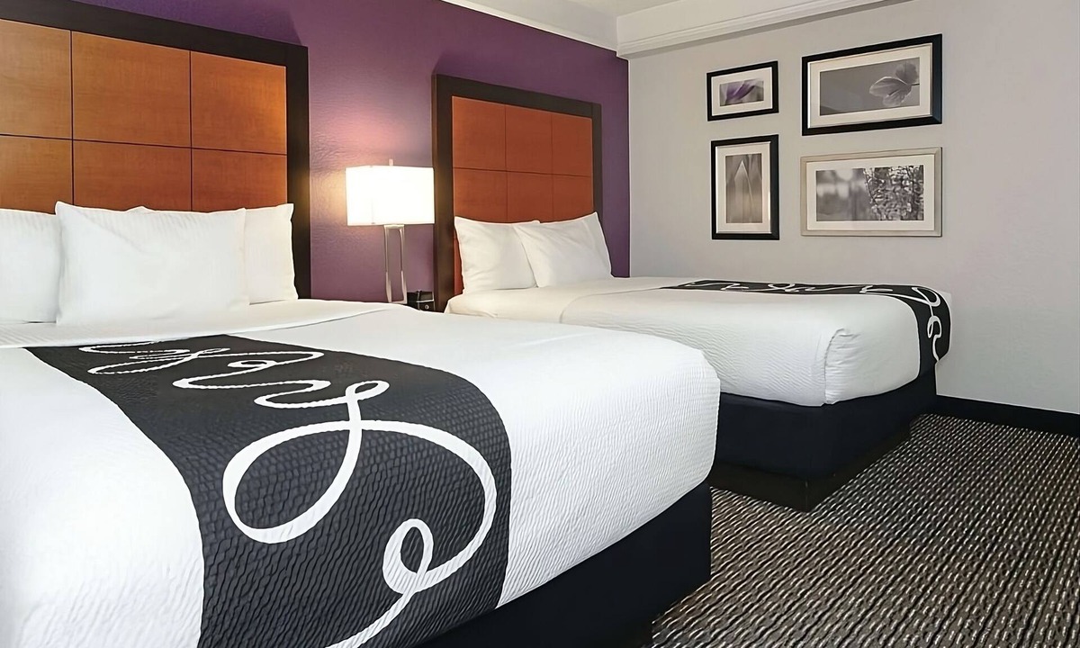 Guasti Hotel | Vacation Day Is Always A Great Idea! 3 Relaxing Units Near Ontario Town Square