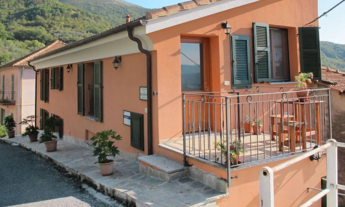 Borgo House | Vacation home Luca e Daniele in Vendone - 8 persons, 2 bedrooms