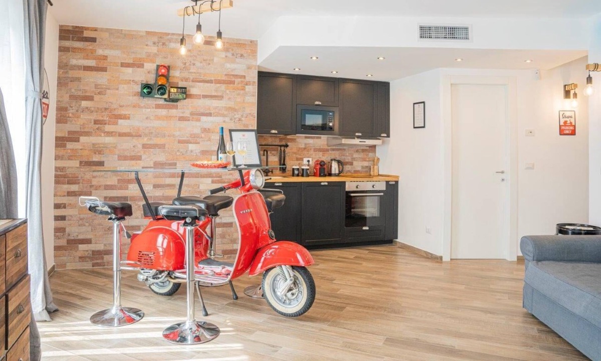 Moneglia Apartment | VESPA SPRINT APARTMENT Amazing Nature 10' to the beach +PVT Park in City Centre!