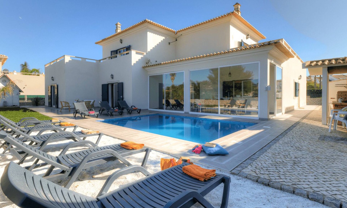Correeira Villa | Villa Albufeira Golf Dois, Superb V5, sleeps 10, Short Walk to Albufeira Centre